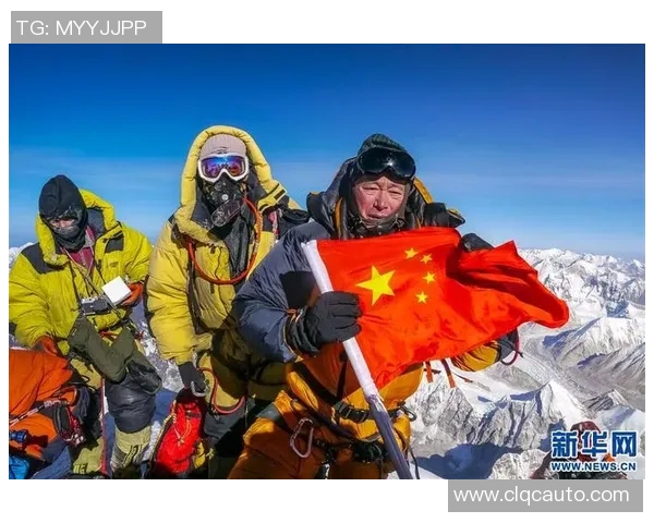 中国登山队挑战喜马拉雅新线路,全员成功登顶